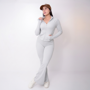 jacket-dallas-efecto-segunda-piel-corset-cintuea-marcada-bolsillos-con-cierre-colo-gris-hielo.jpg