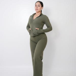jacket-yoga-campera-deportiva-mujer-calce-perfecto-gym-entrenamientos-looks-urbanos-color verde oliva.jpg
