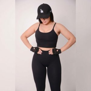 crop-top-deportivo-lia-calidad-premium-efecto-segunda-piel-copas-push-up-color-negro.jog